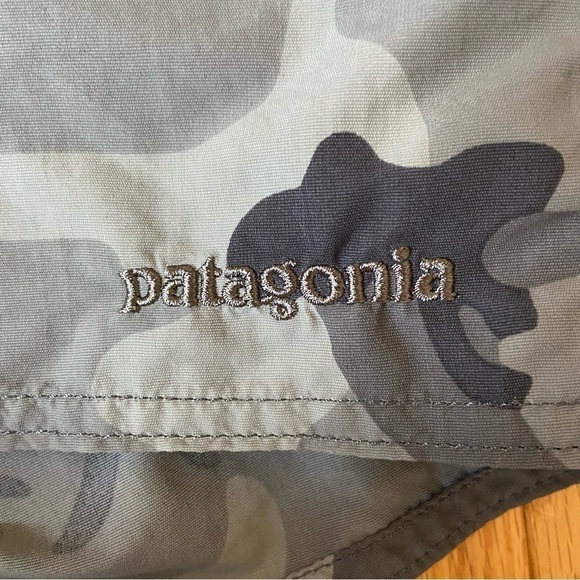 Patagonia Men’s Grey Camouflage Lightweight Shorts Size 29 - Picture 5 of 11